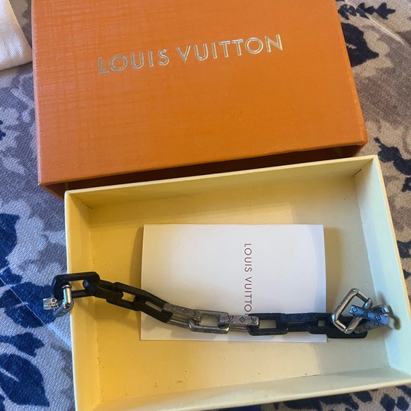 Authentic & preowned LV chain link bracelet 8.2 inches in length. Beautiful! - Picture 6 of 10
